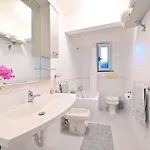 Ischian Escape- Vintage Bath And Lush Nature *
