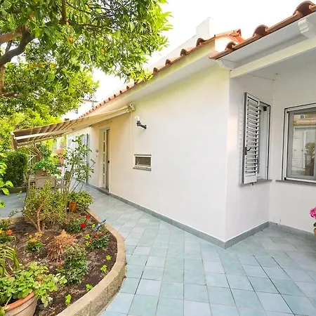 Apartment Ischian Escape- Vintage Bath And Lush Nature