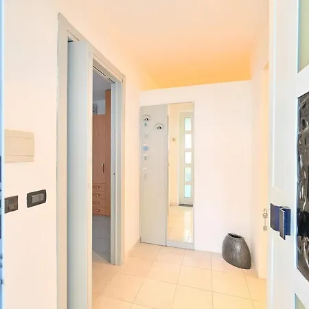 Ischian Escape- Vintage Bath And Lush Nature Ischia